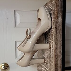 Womens pumps size 10